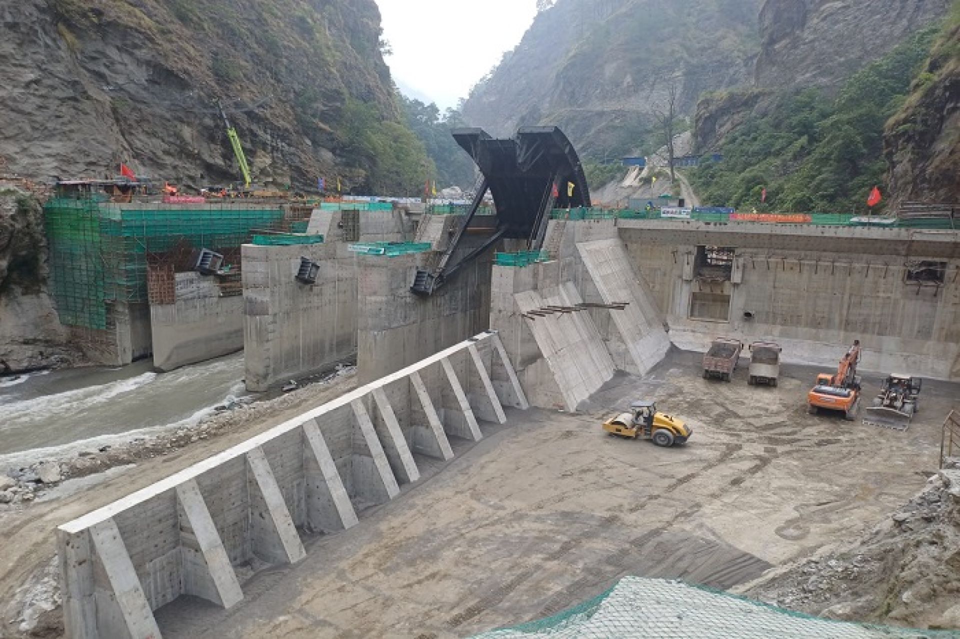 २१६ मेगावाटको माथिल्लो त्रिशूली-१ को ८२ प्रतिशत काम सम्पन्न, वियर गेटको सफल सञ्चालन